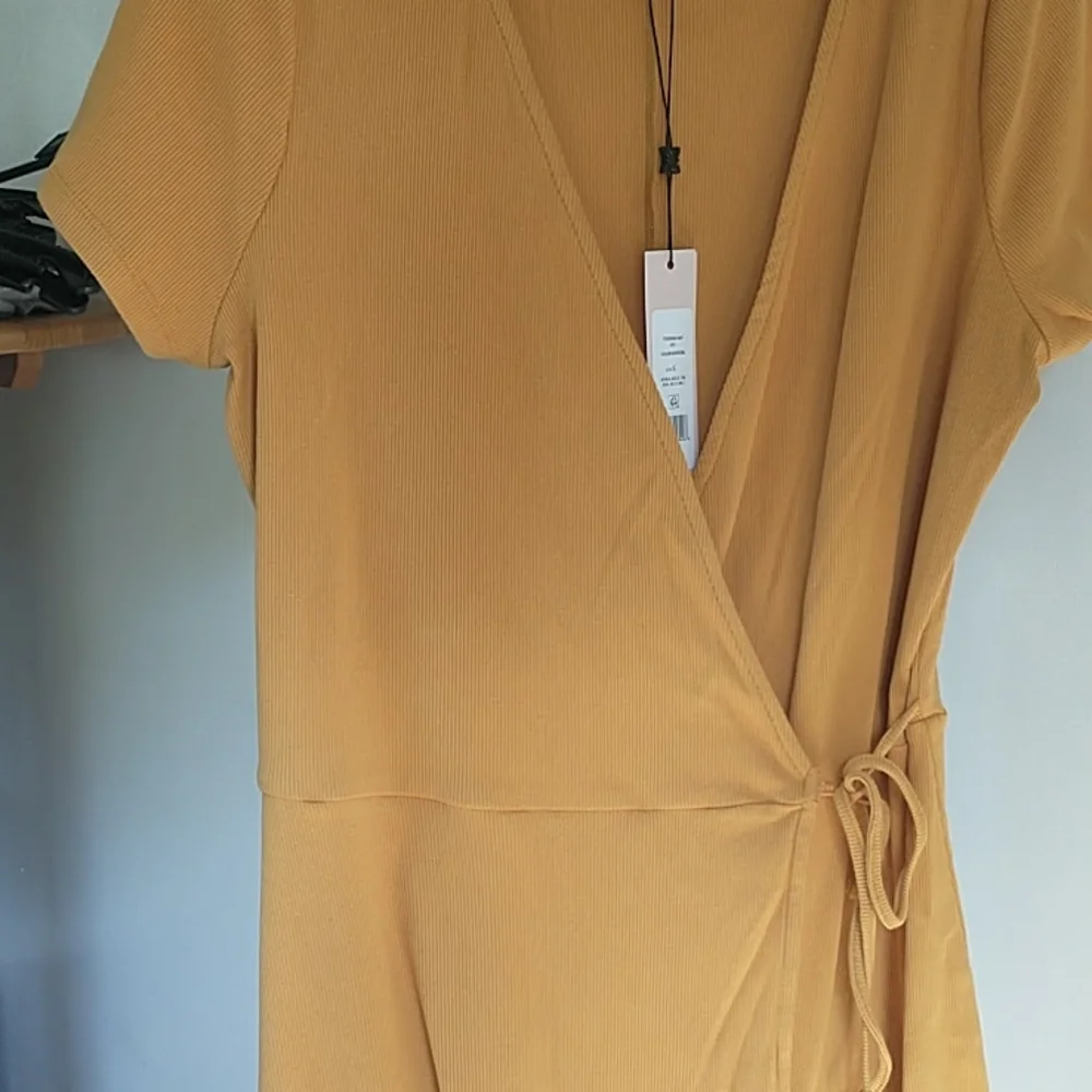 BCBGeneration ROMPER - Picture 2 of 4
